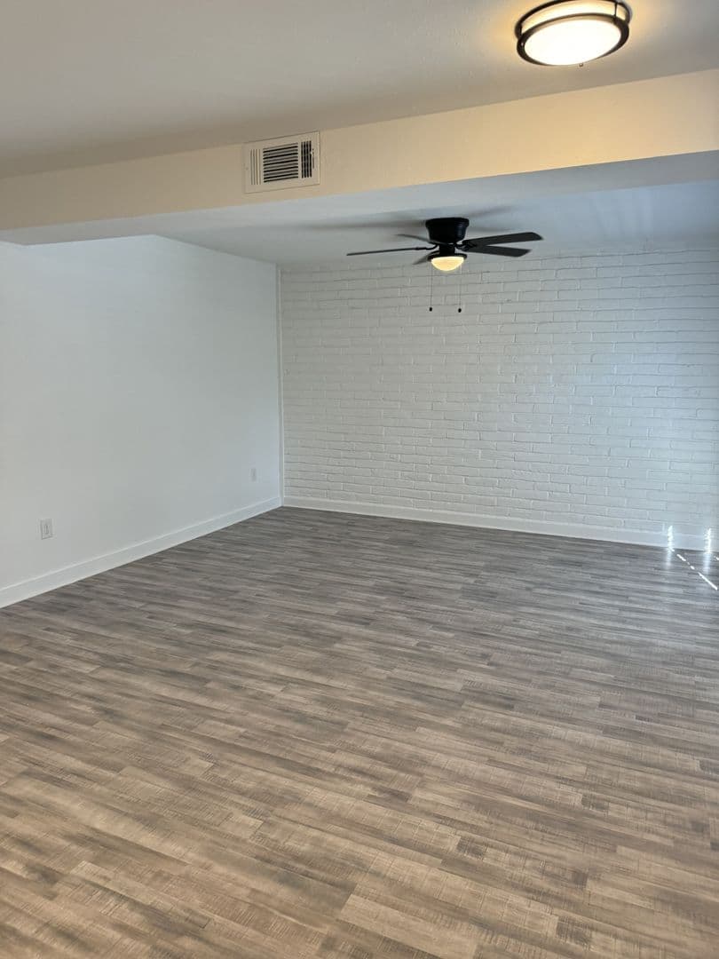 Houston Apartment: 239 Emerson St.