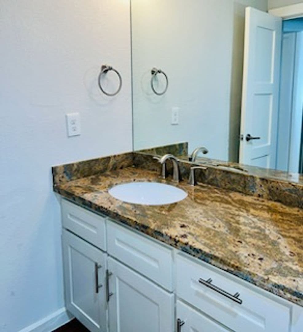 Houston Apartment: 2008 Colquitt St.