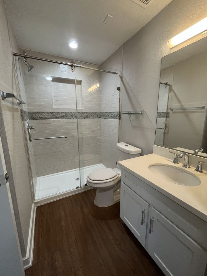 Houston Apartment: 400 Westmoreland St.