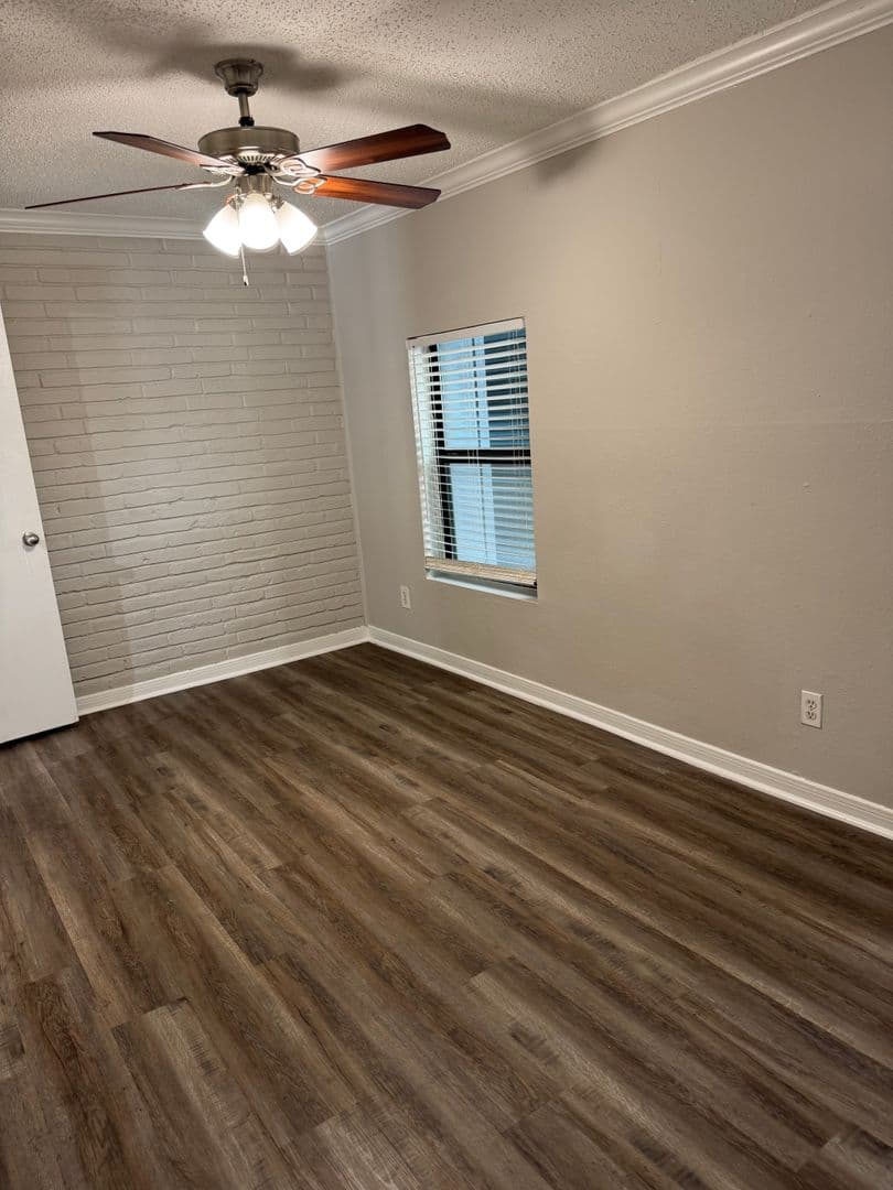 Houston Apartment: 239 Emerson St.