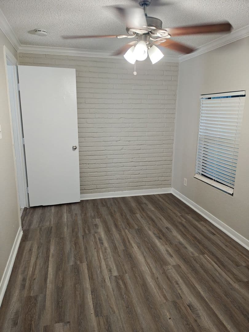 Houston Apartment: 239 Emerson St.