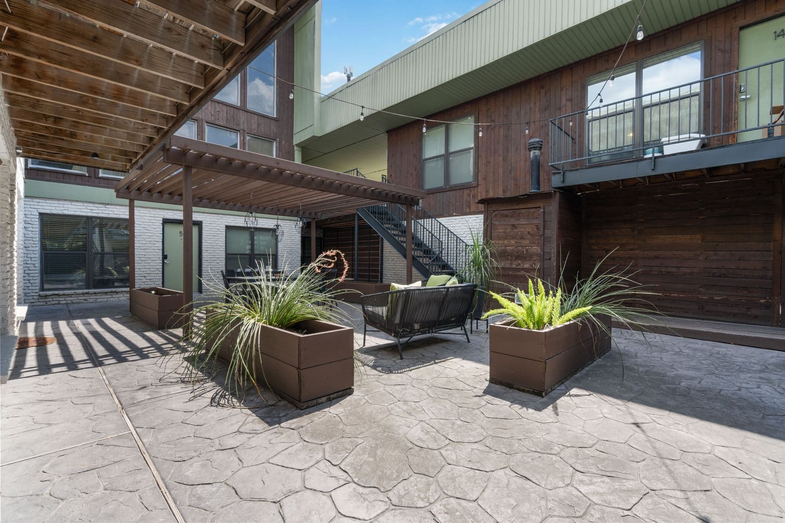 Houston Apartment: 400 Westmoreland St.