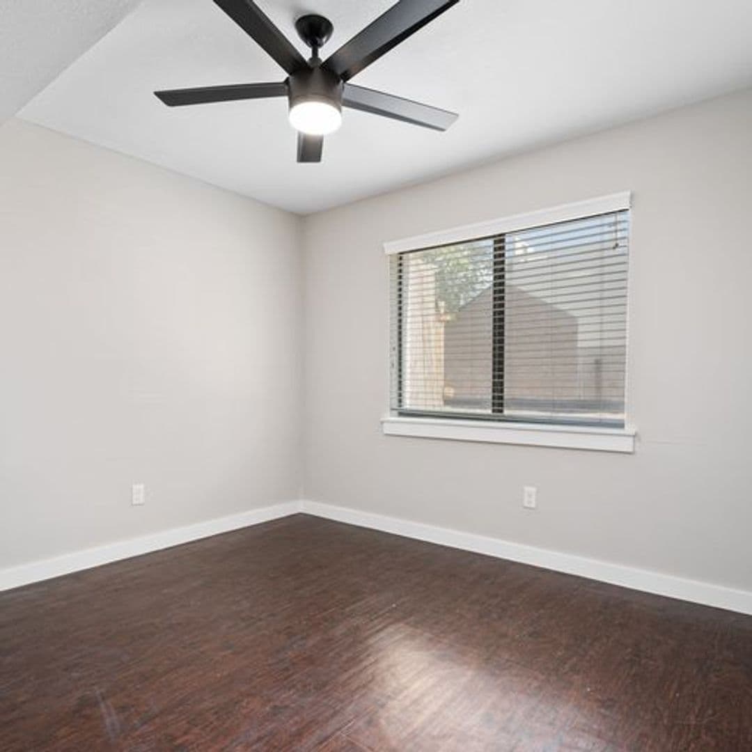 Houston Apartment: 4321 Mount Vernon St.