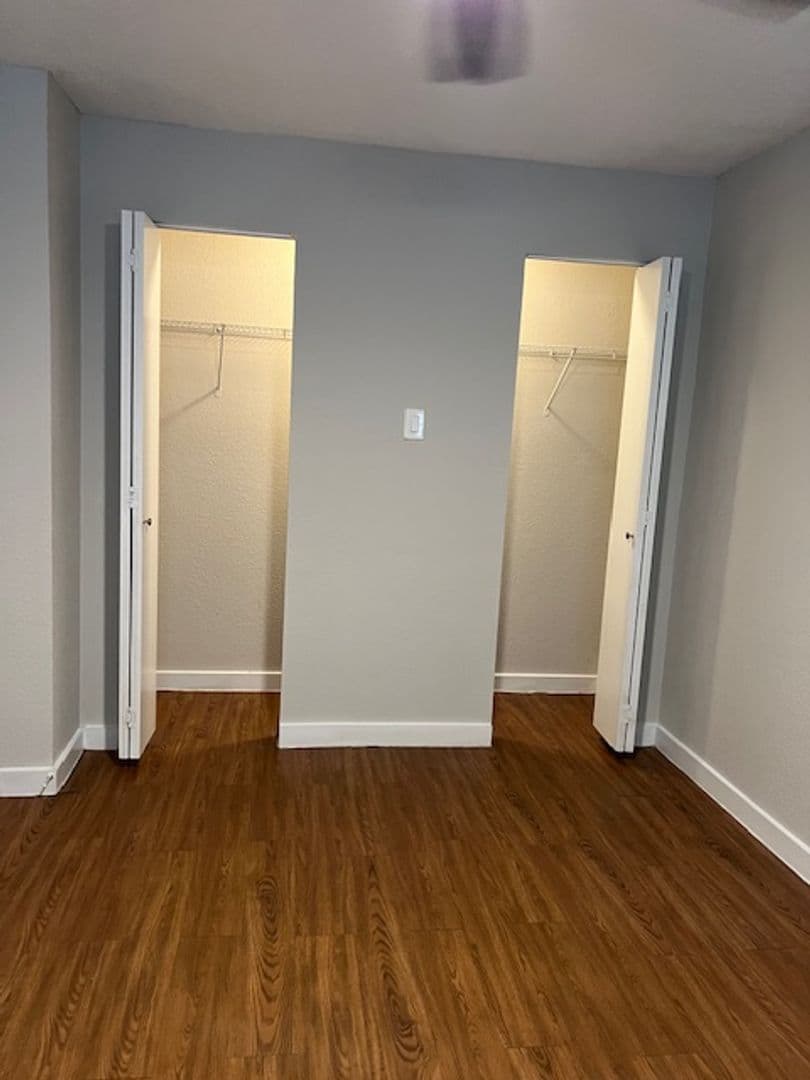 Houston Apartment: 400 Westmoreland St.