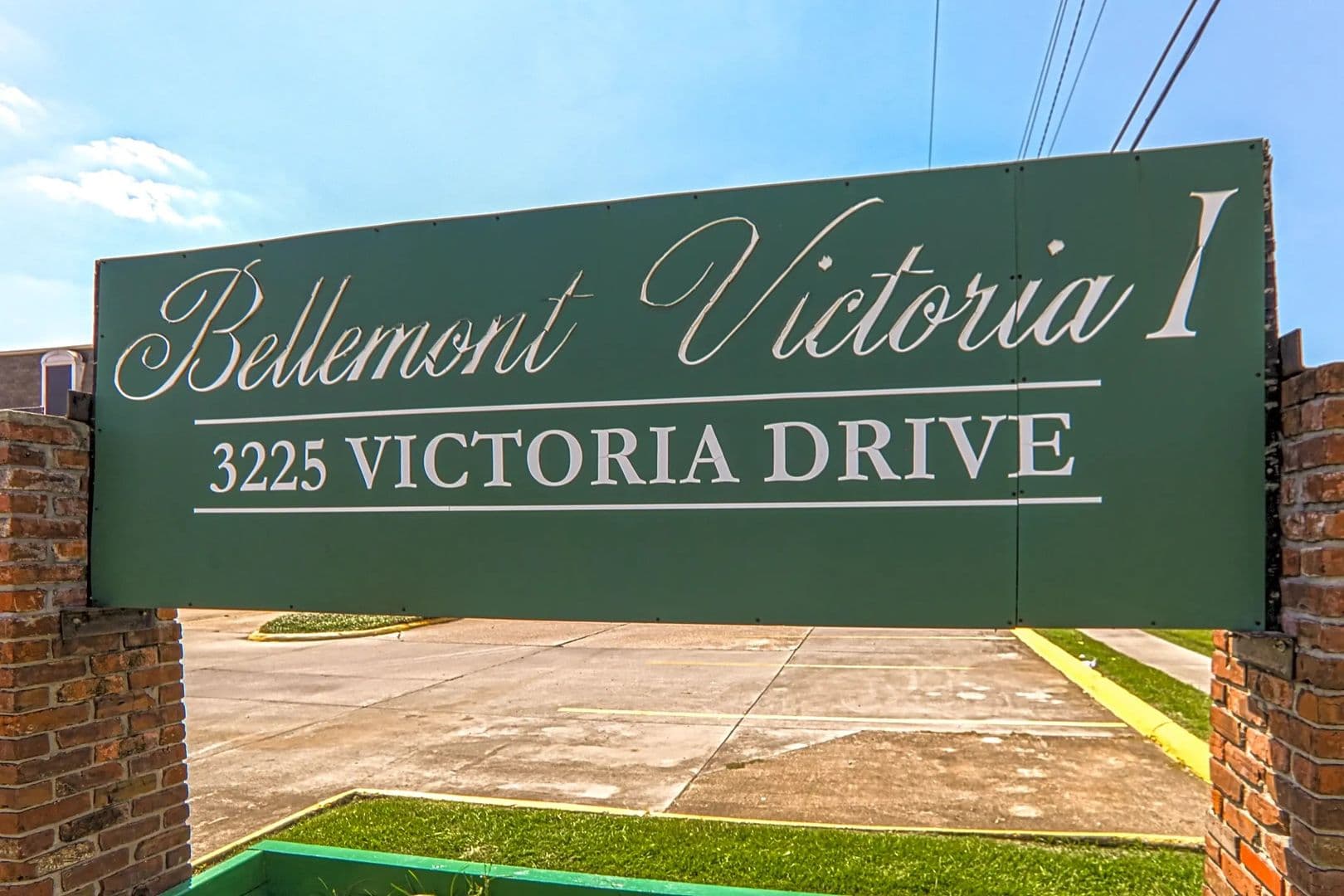 Baton Rouge Apartment: 3225 Victoria Drive