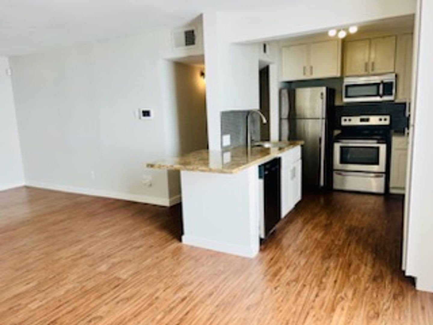 Houston Apartment: 2008 Colquitt St.