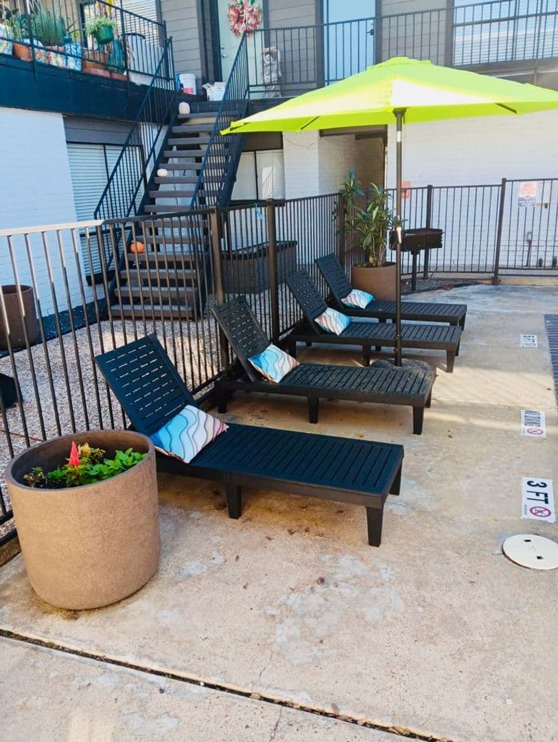 Houston Apartment: 306 Stratford St.