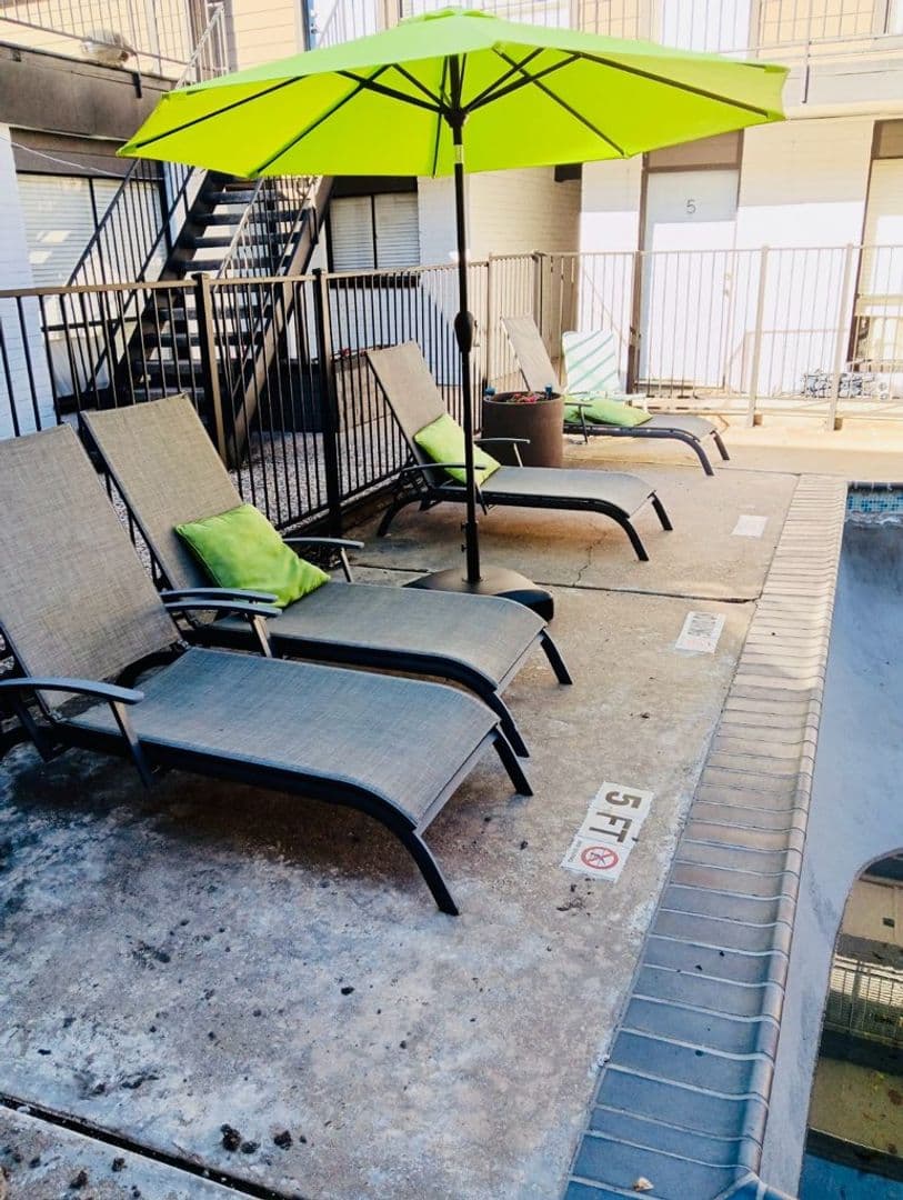Houston Apartment: 306 Stratford St.