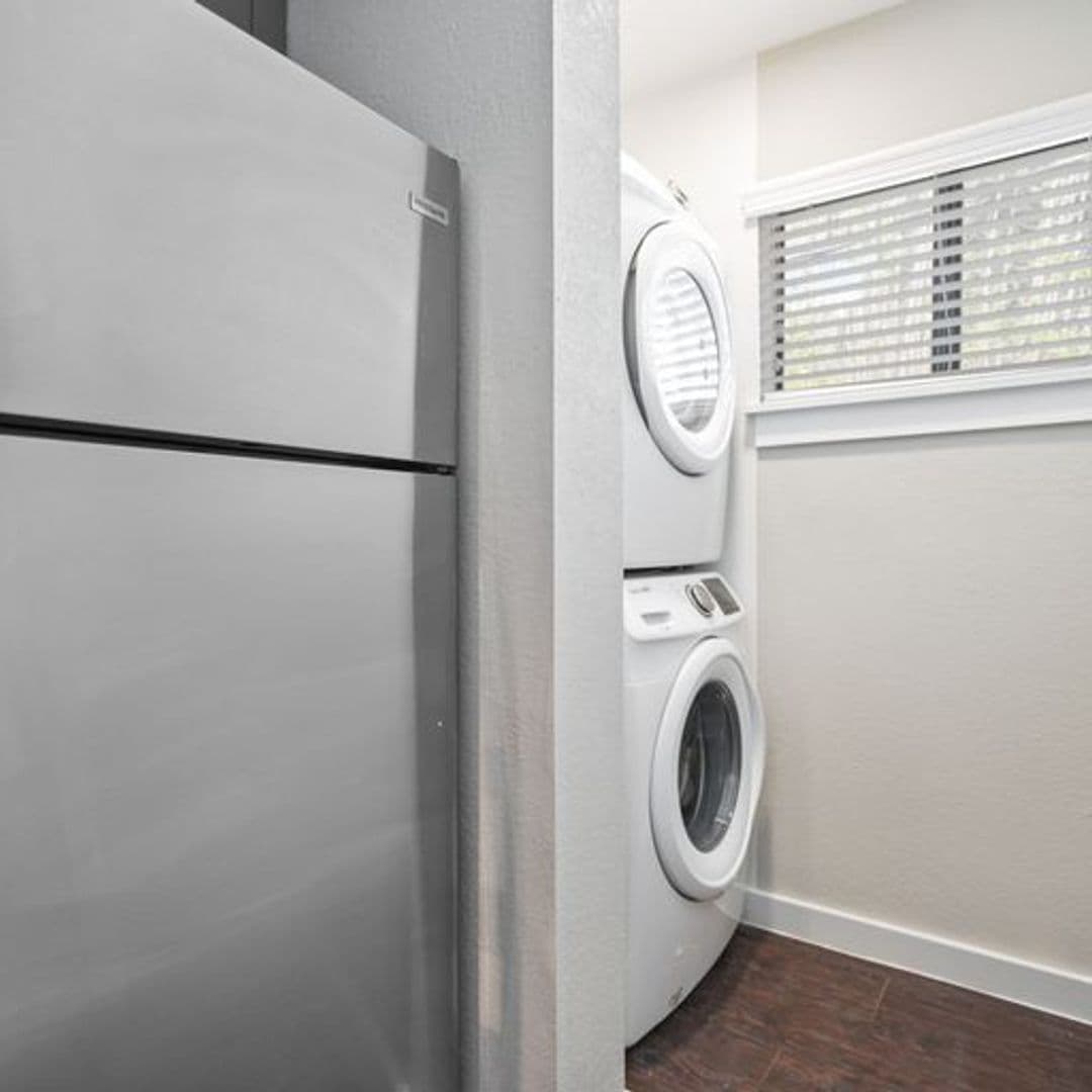 Houston Apartment: 4321 Mount Vernon St.