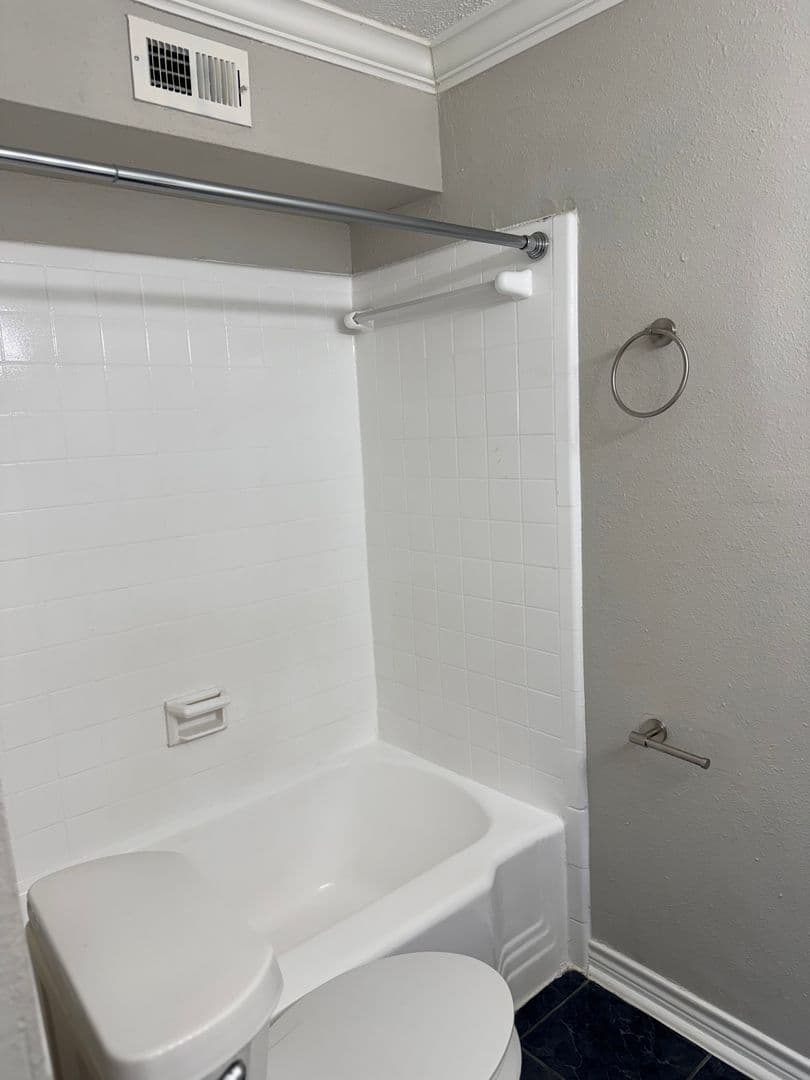 Houston Apartment: 239 Emerson St.