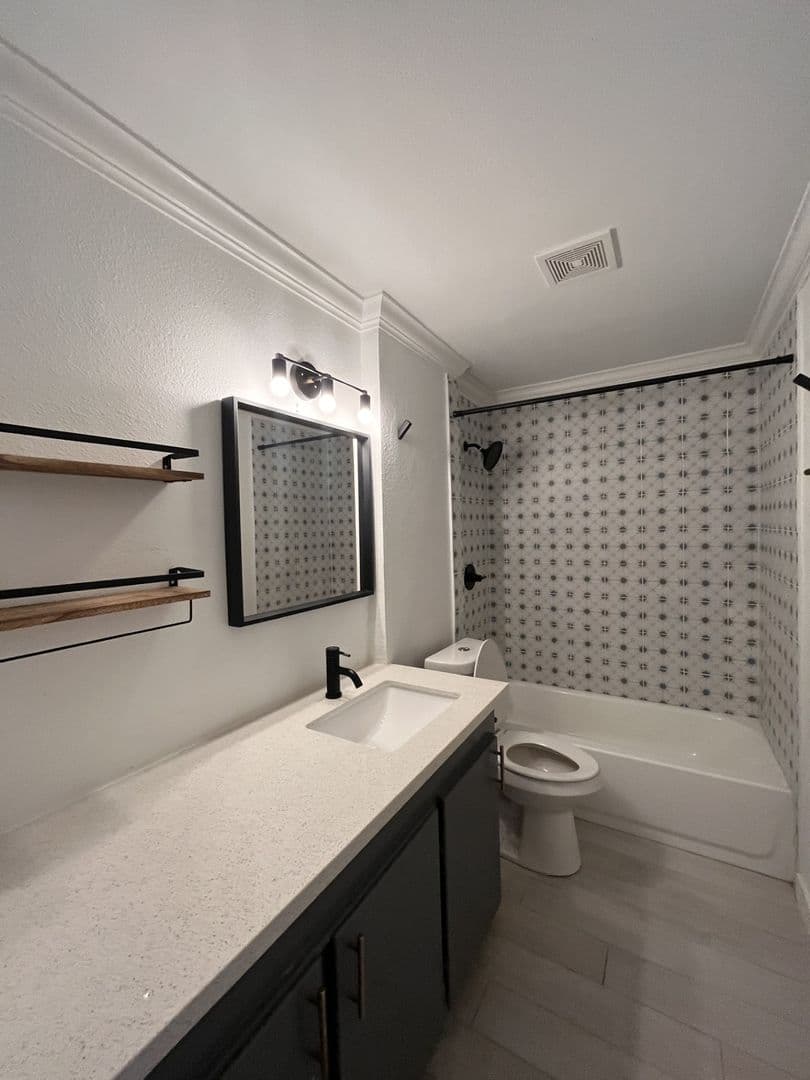 Houston Apartment: 239 Emerson St.