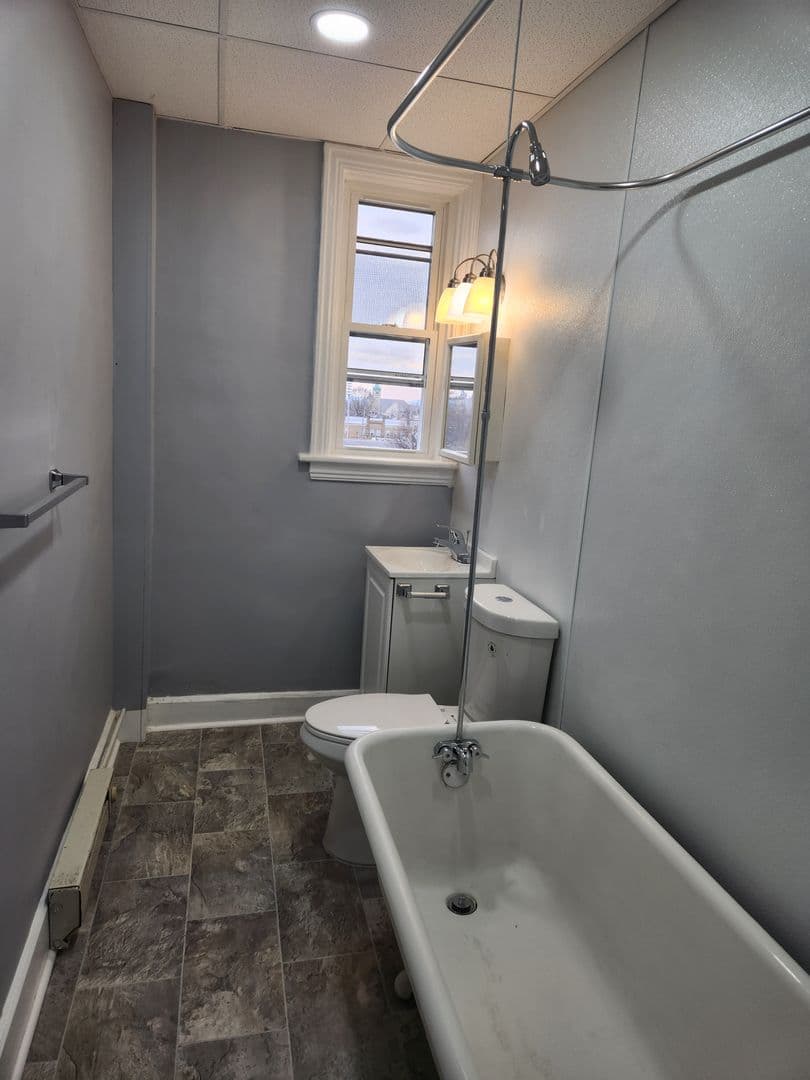 Nazareth Apartment: 110-118 E Center Street