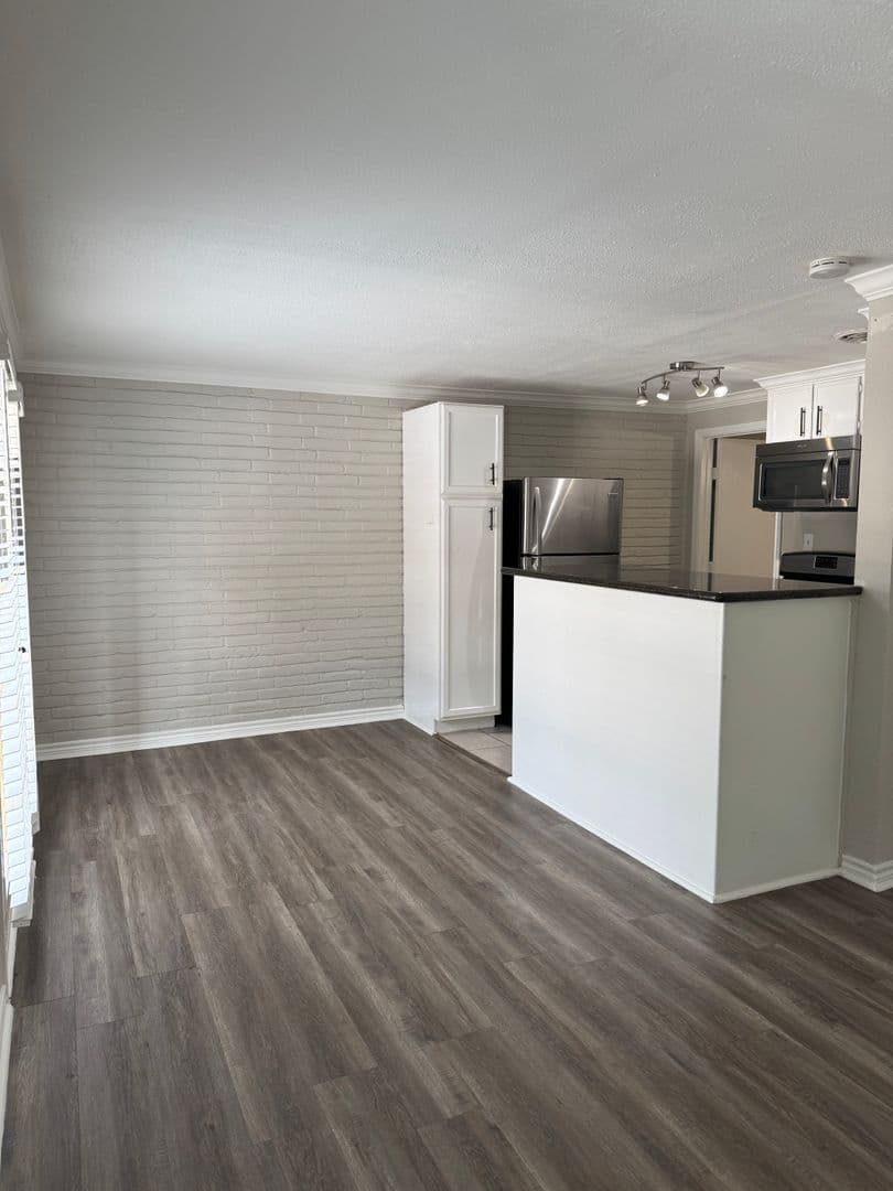 Houston Apartment: 239 Emerson St.