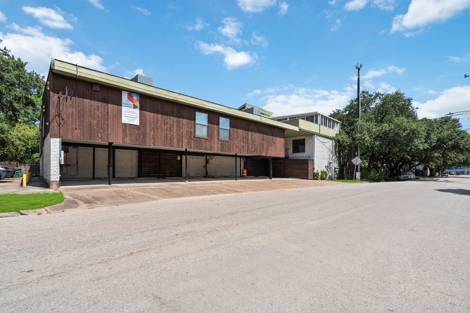 Houston Apartment: 400 Westmoreland St.
