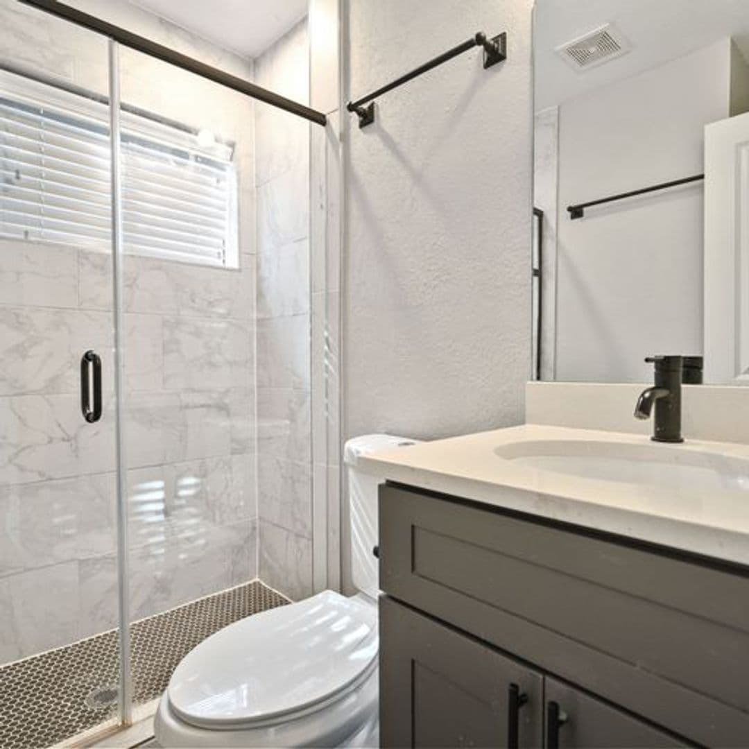 Houston Apartment: 4321 Mount Vernon St.