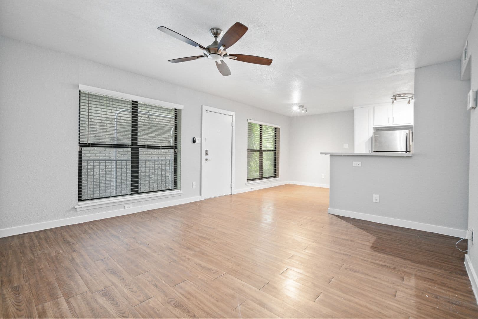 Houston Apartment: 400 Westmoreland St.