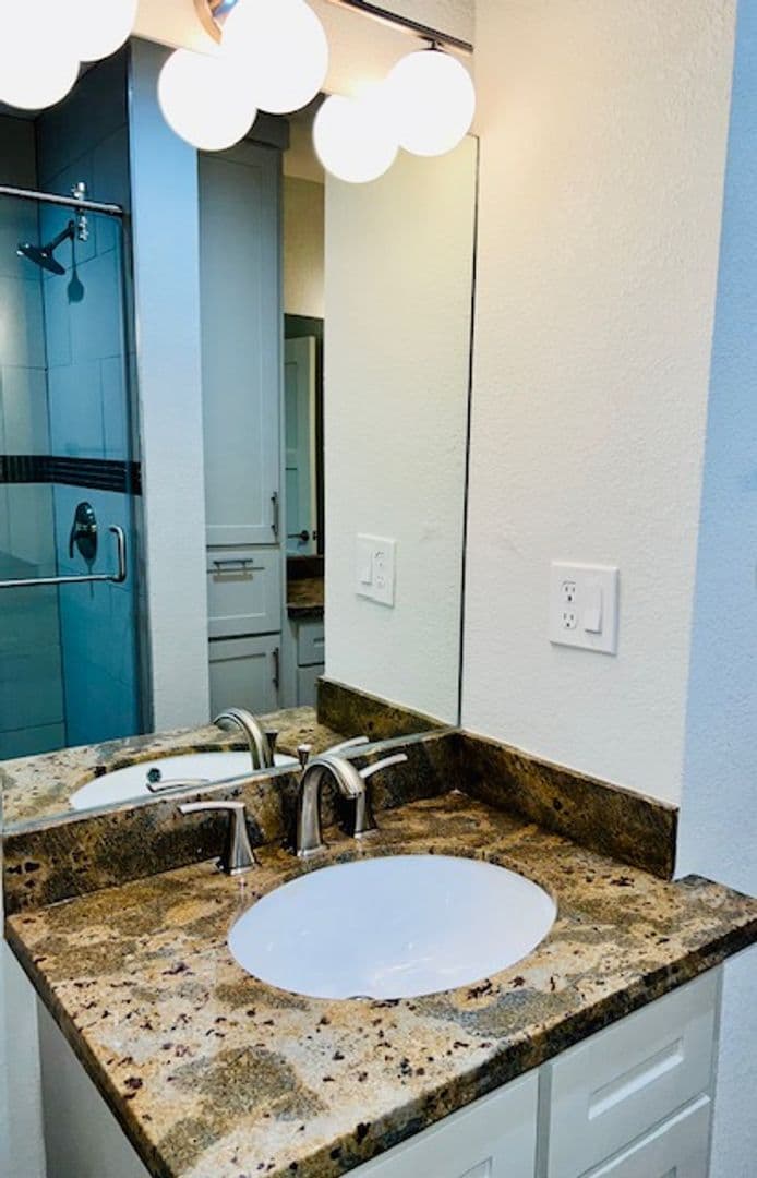 Houston Apartment: 2008 Colquitt St.