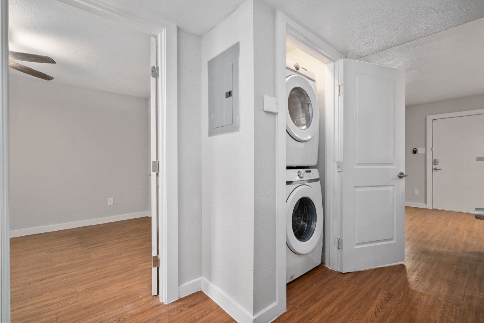 Houston Apartment: 400 Westmoreland St.