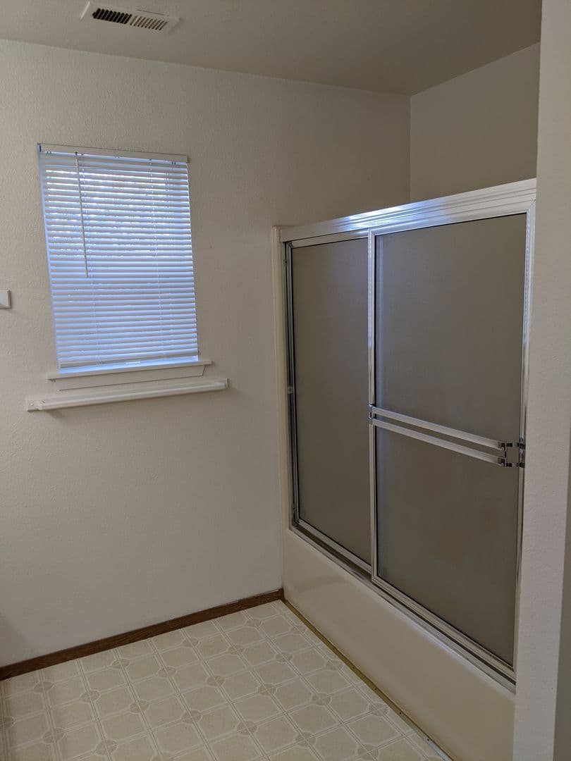 Coeur d'Alene Apartment: 1877 W Fairway