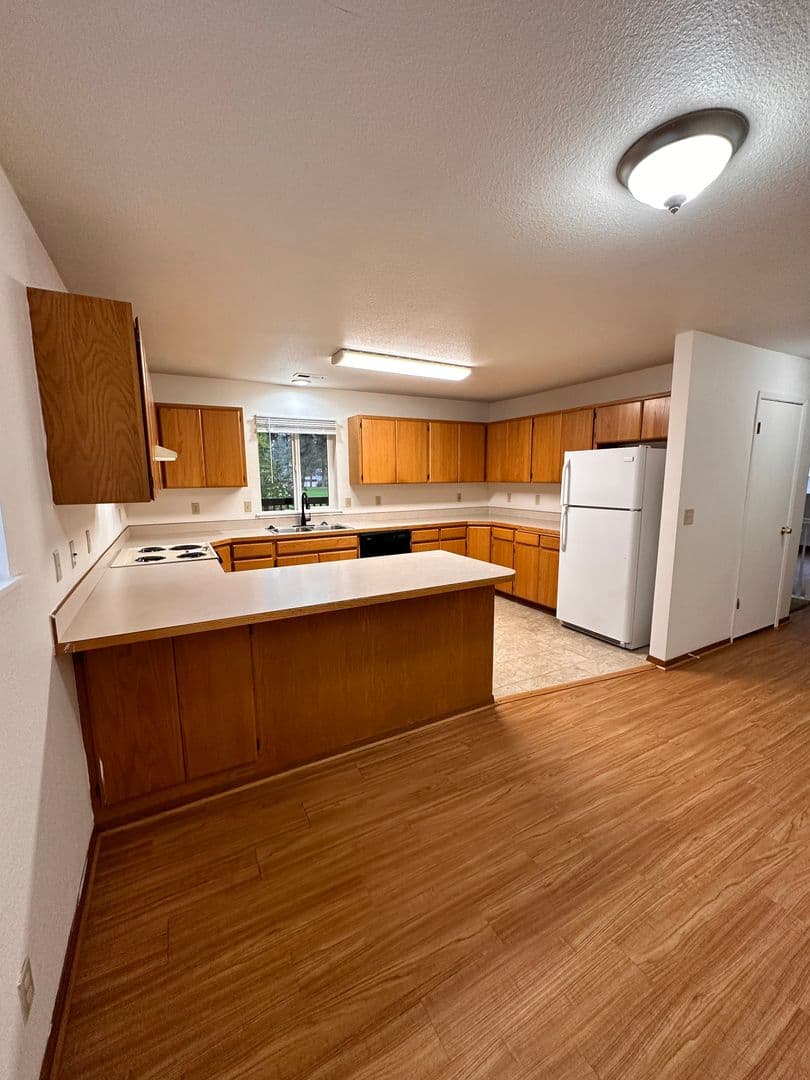 Coeur d'Alene Apartment: 1877 W Fairway