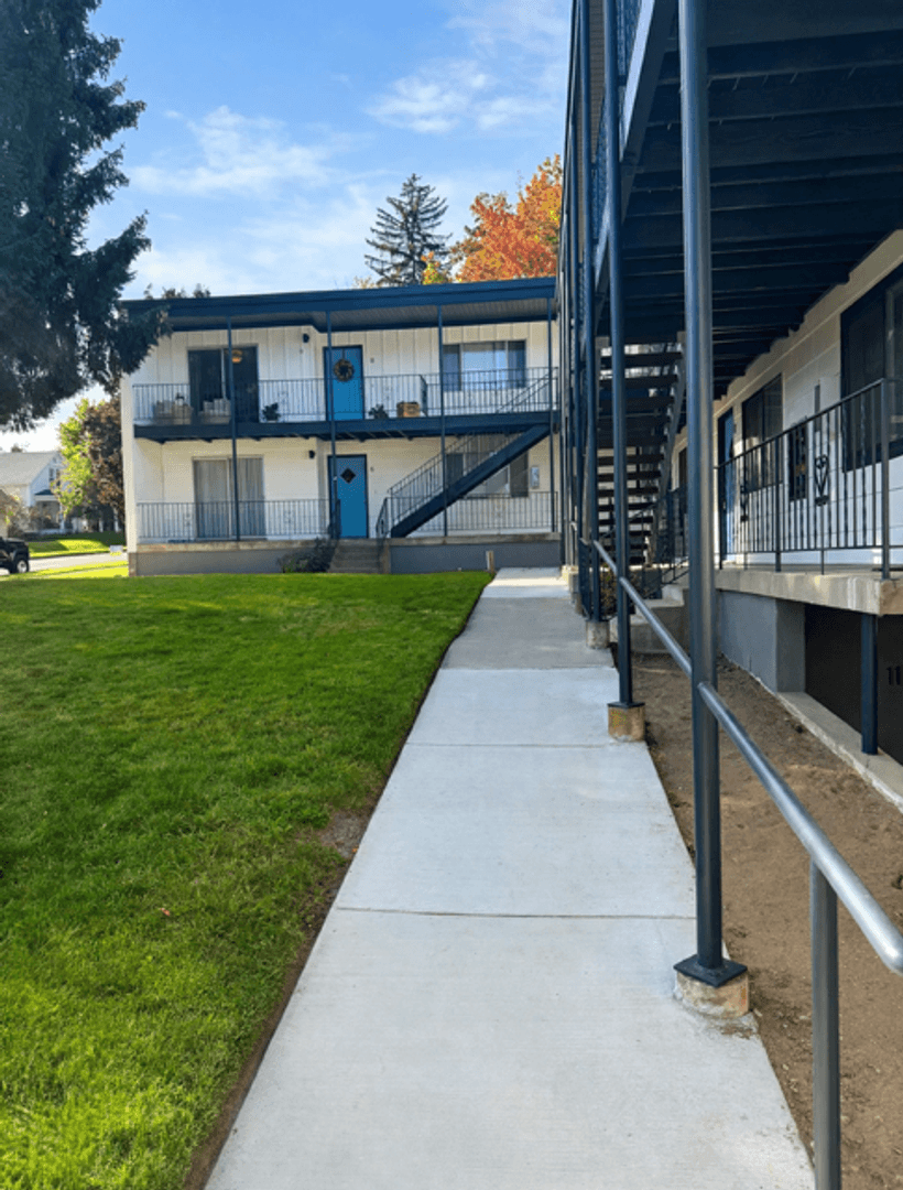Coeur d Alene Apartment: 1023 & 1025 Coeur d Alene Ave