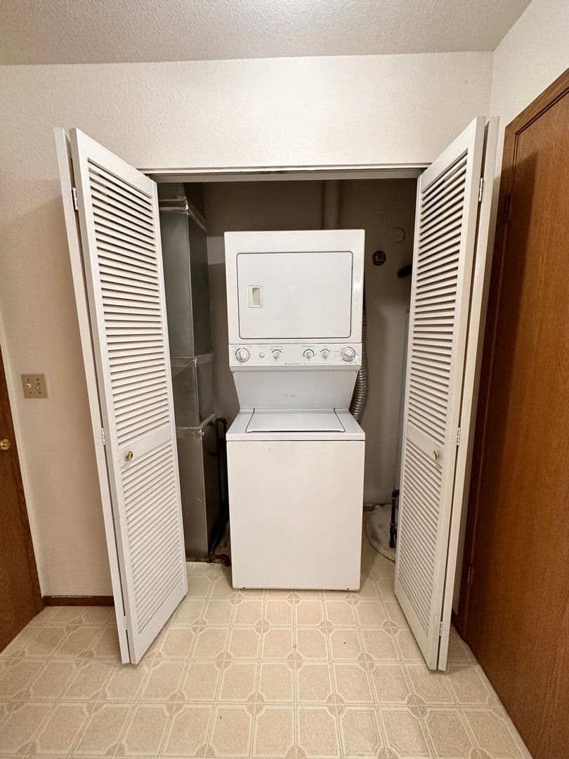 Coeur d'Alene Apartment: 1877 W Fairway