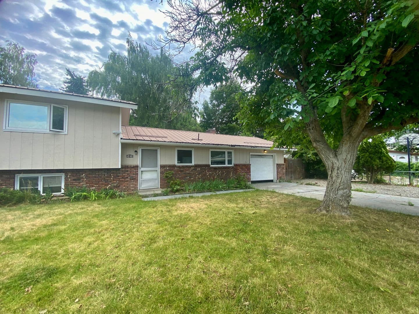 Coeur d Alene Apartment: 2416 N 6th St