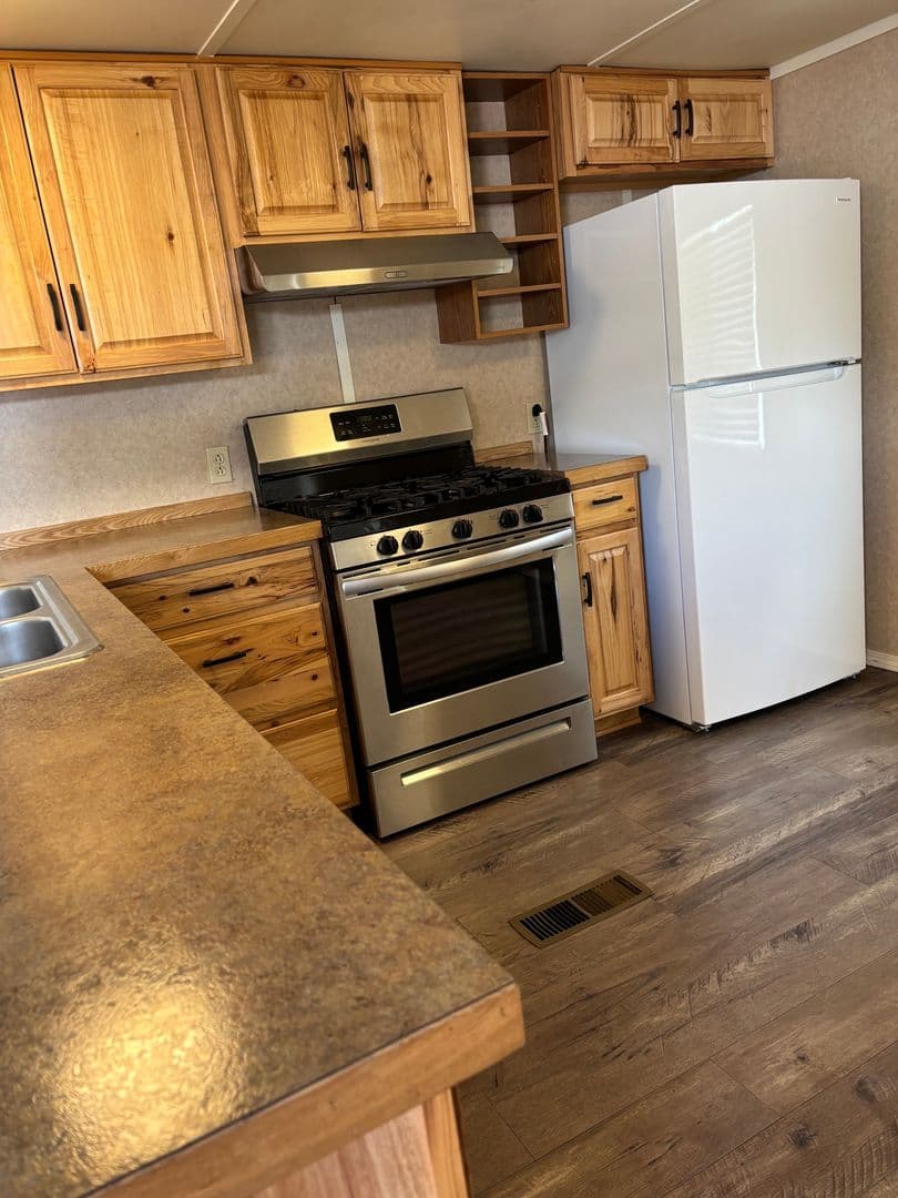 Hamilton Apartment: 607 Adirondac Ave