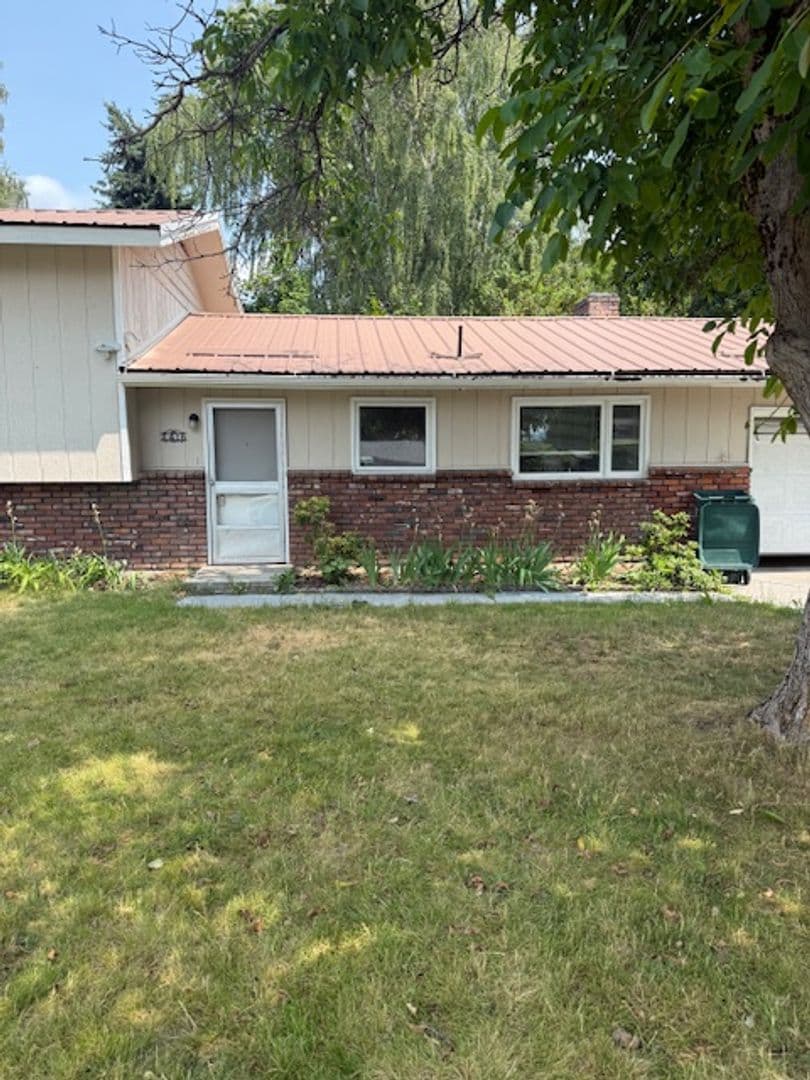 Coeur d Alene Apartment: 2416 N 6th St