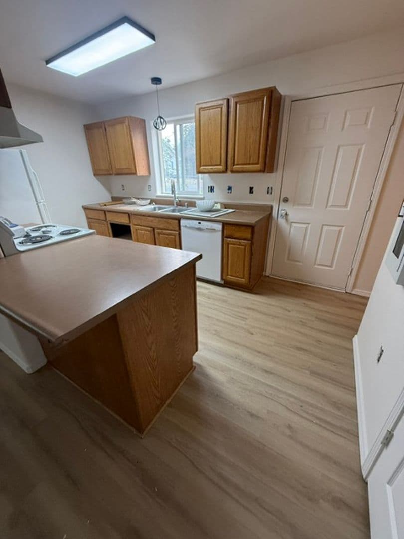 Coeur D Alene Apartment: 100 E Miller Ave