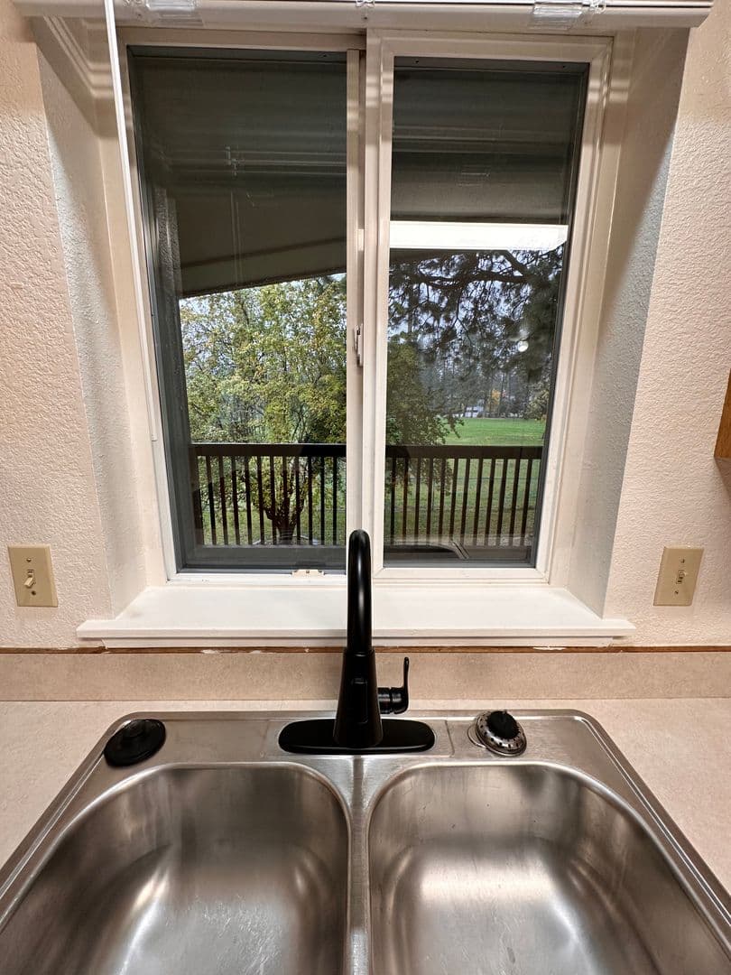 Coeur d'Alene Apartment: 1877 W Fairway