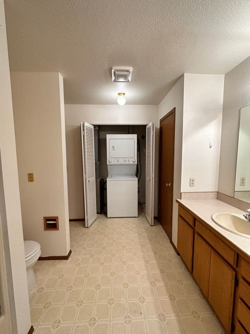 Coeur d'Alene Apartment: 1877 W Fairway