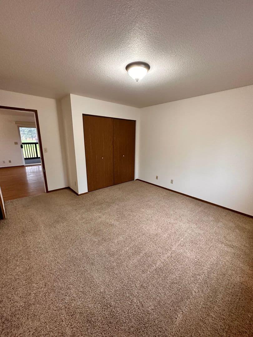 Coeur d'Alene Apartment: 1877 W Fairway