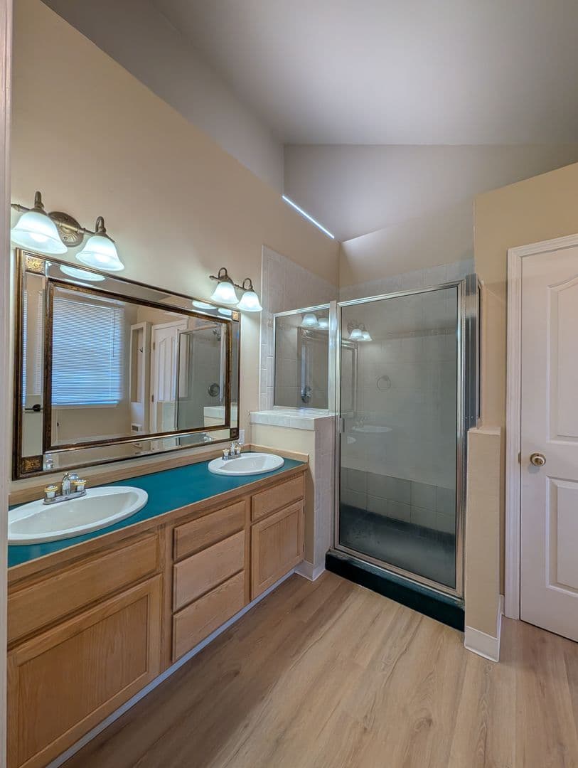 Coeur d' Alene Apartment: 621 E Lakeside Ave
