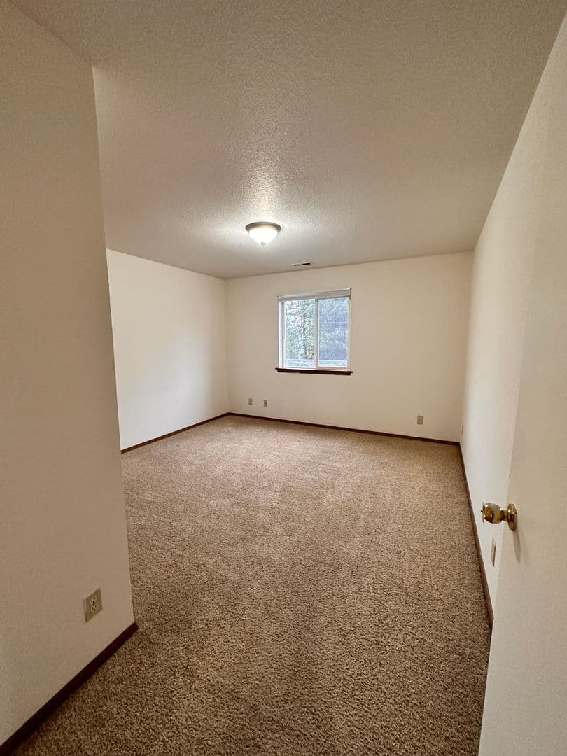 Coeur d'Alene Apartment: 1877 W Fairway