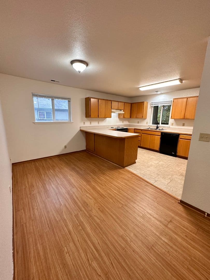 Coeur d'Alene Apartment: 1877 W Fairway