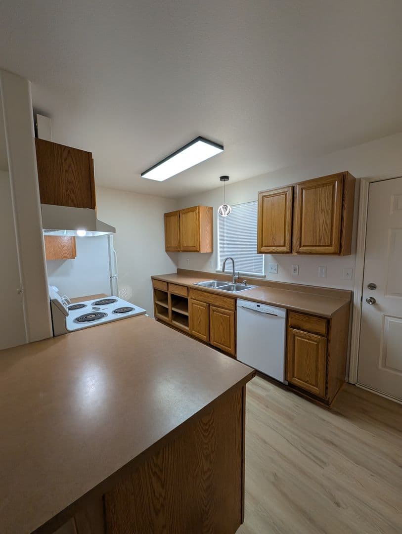 Coeur D Alene Apartment: 100 E Miller Ave