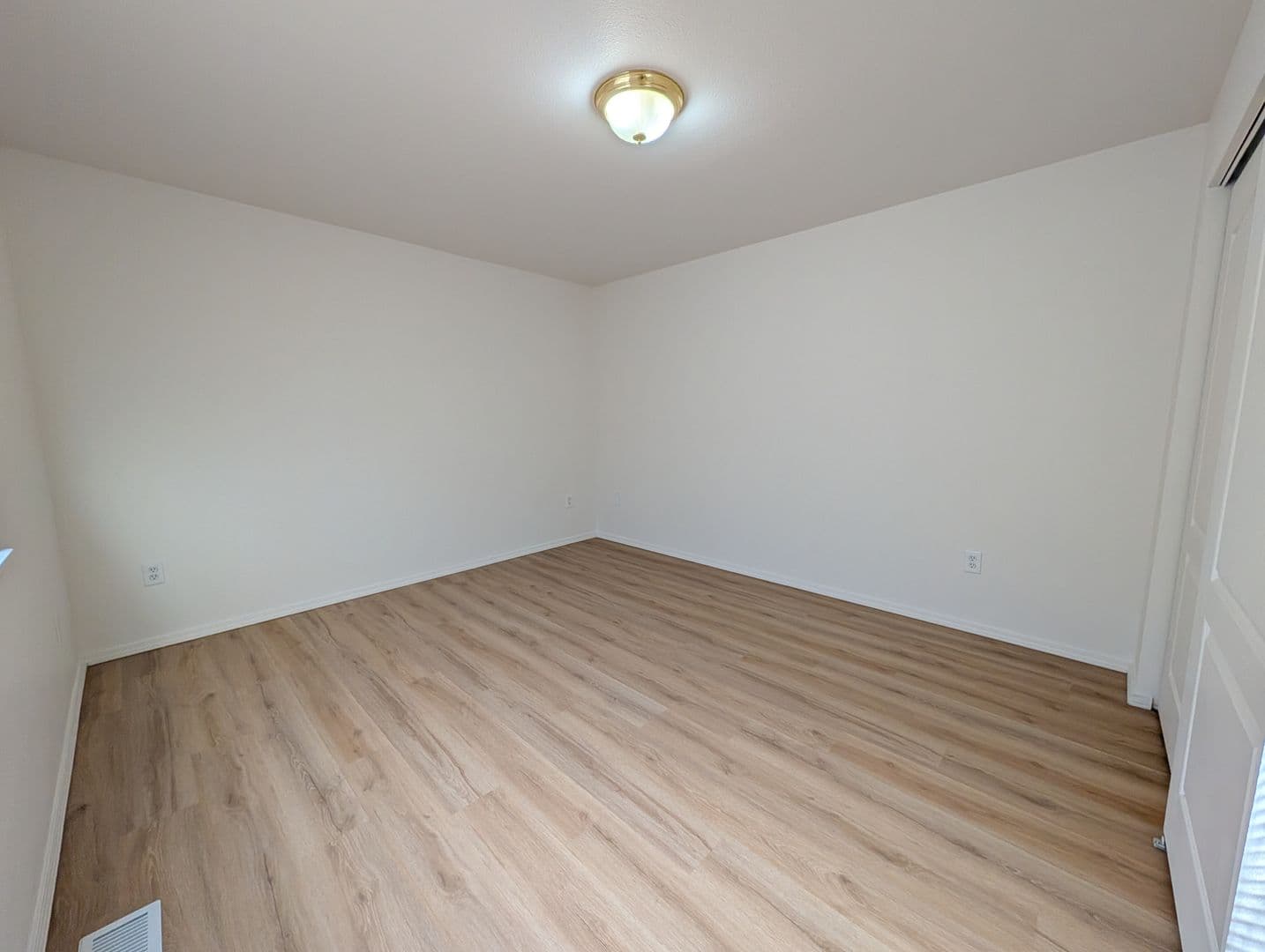 Coeur D Alene Apartment: 100 E Miller Ave