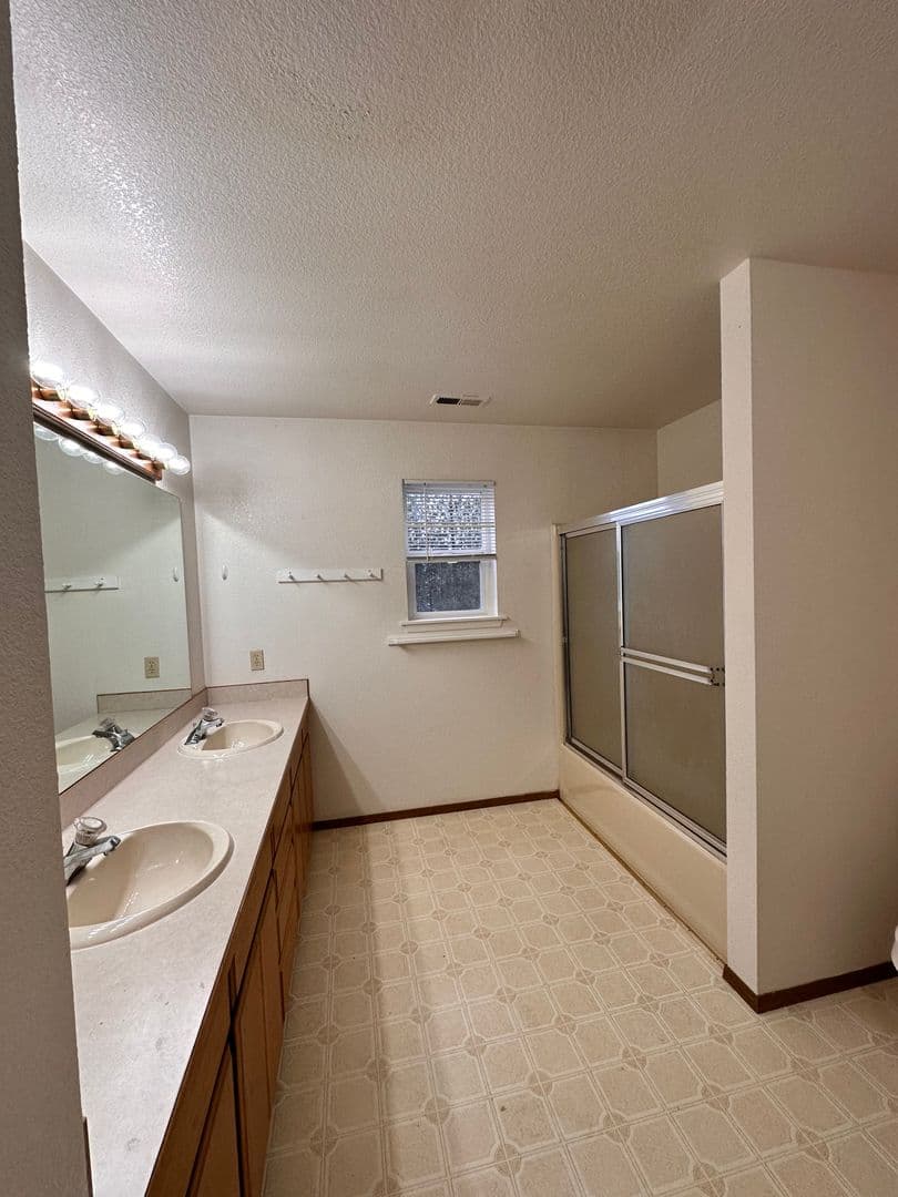 Coeur d'Alene Apartment: 1877 W Fairway