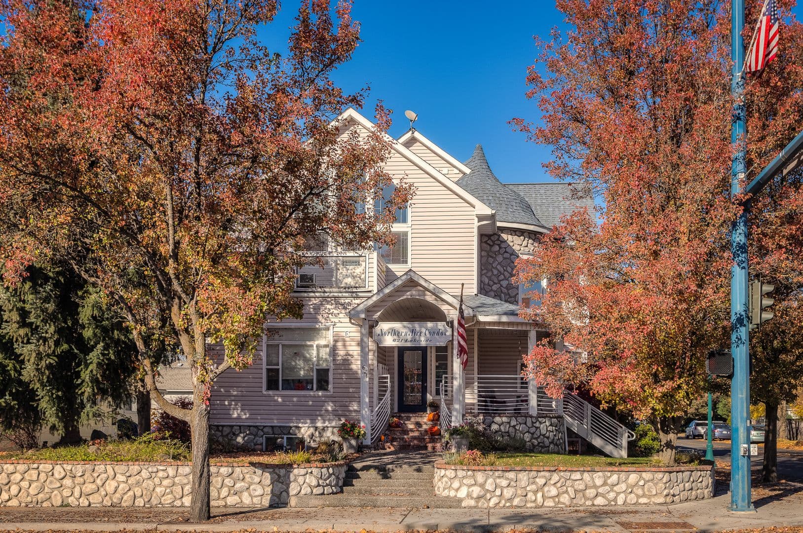 Coeur d' Alene Apartment: 621 E Lakeside Ave