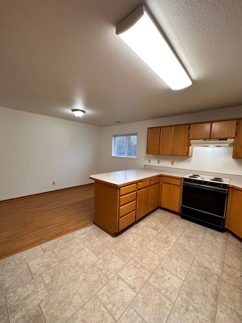 Coeur d'Alene Apartment: 1877 W Fairway