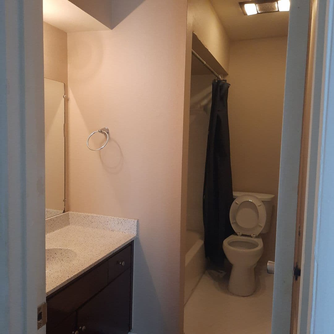 Tulsa Apartment: 5952 E. 33rd Ct.