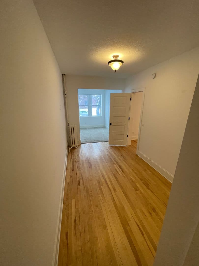 Minneapolis Apartment: 2118 Dupont Avenue South