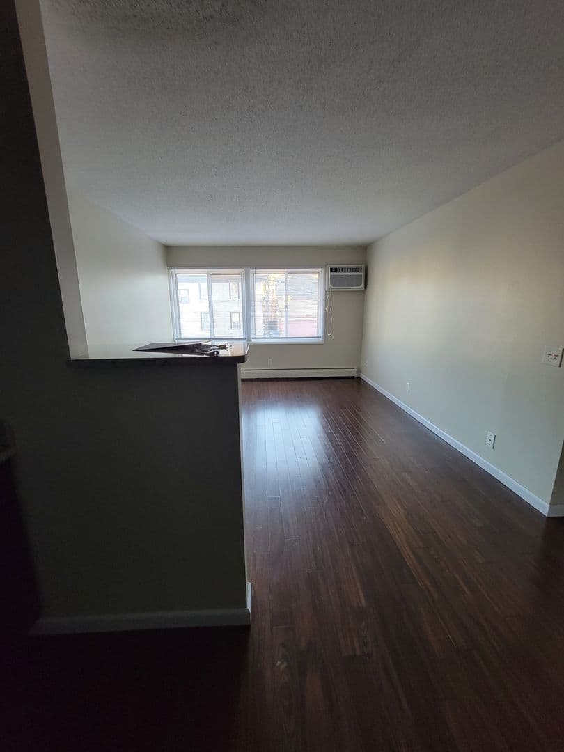 Minneapolis Apartment: 2801 Girard Ave. S.