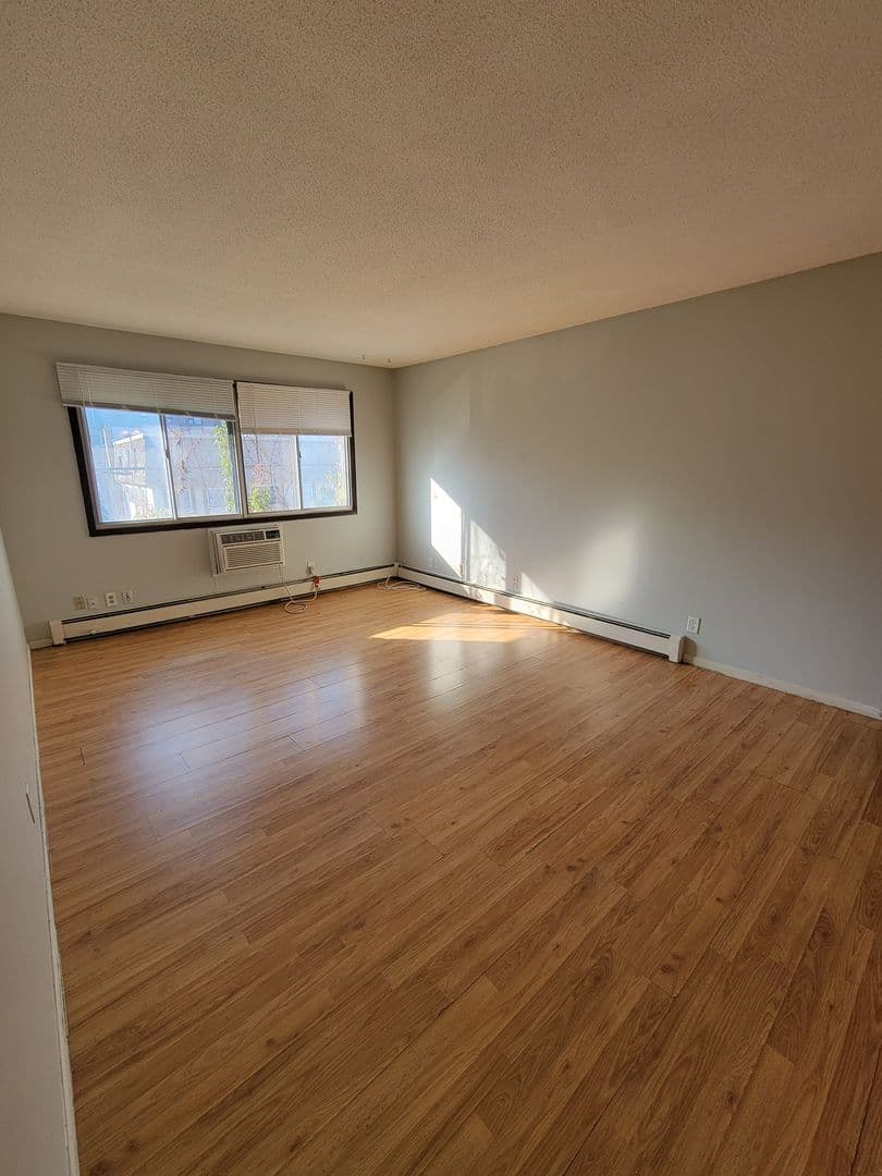 Minneapolis Apartment: 1314 West 28th Street