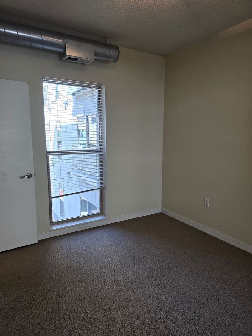 Minneapolis Apartment: 1000 University Ave SE