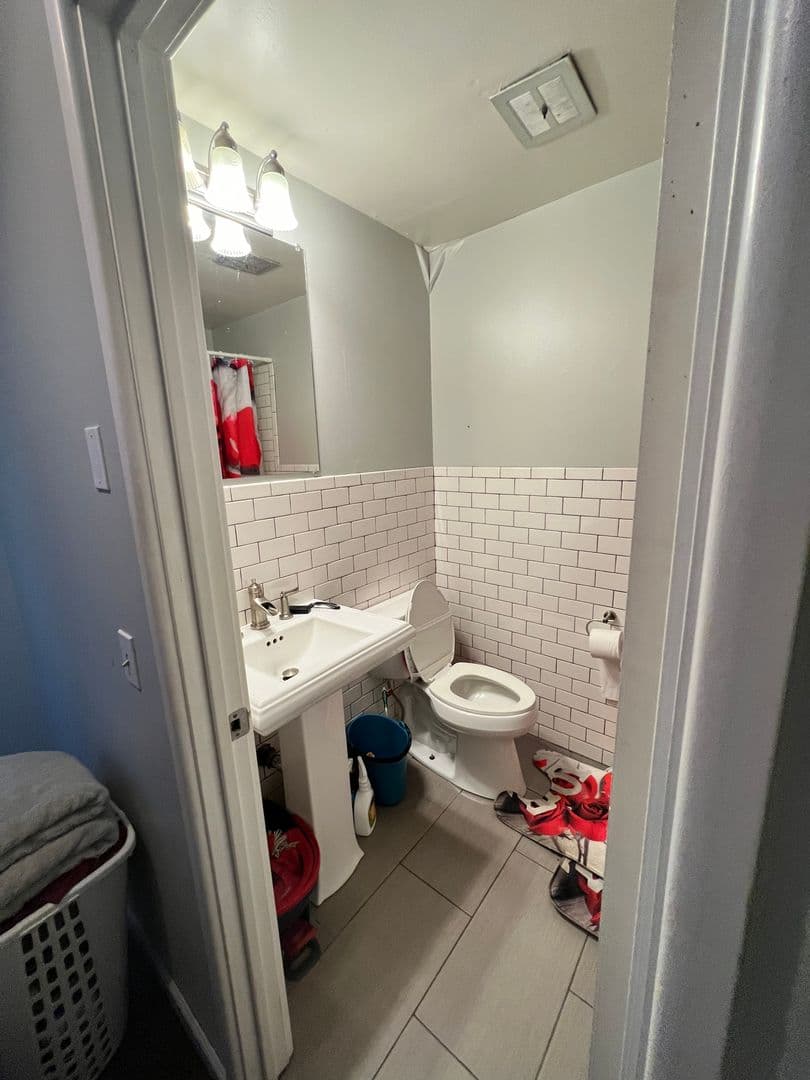 Minneapolis Apartment: 2801 Girard Ave. S.