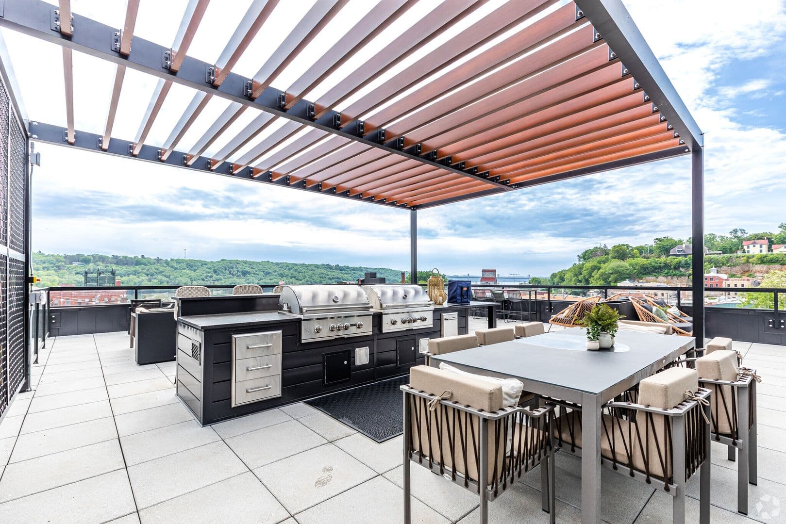 Stillwater Apartment: 200 Chestnut St E