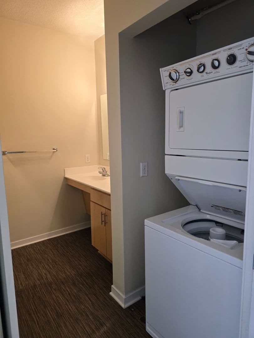 Minneapolis Apartment: 1000 University Ave SE