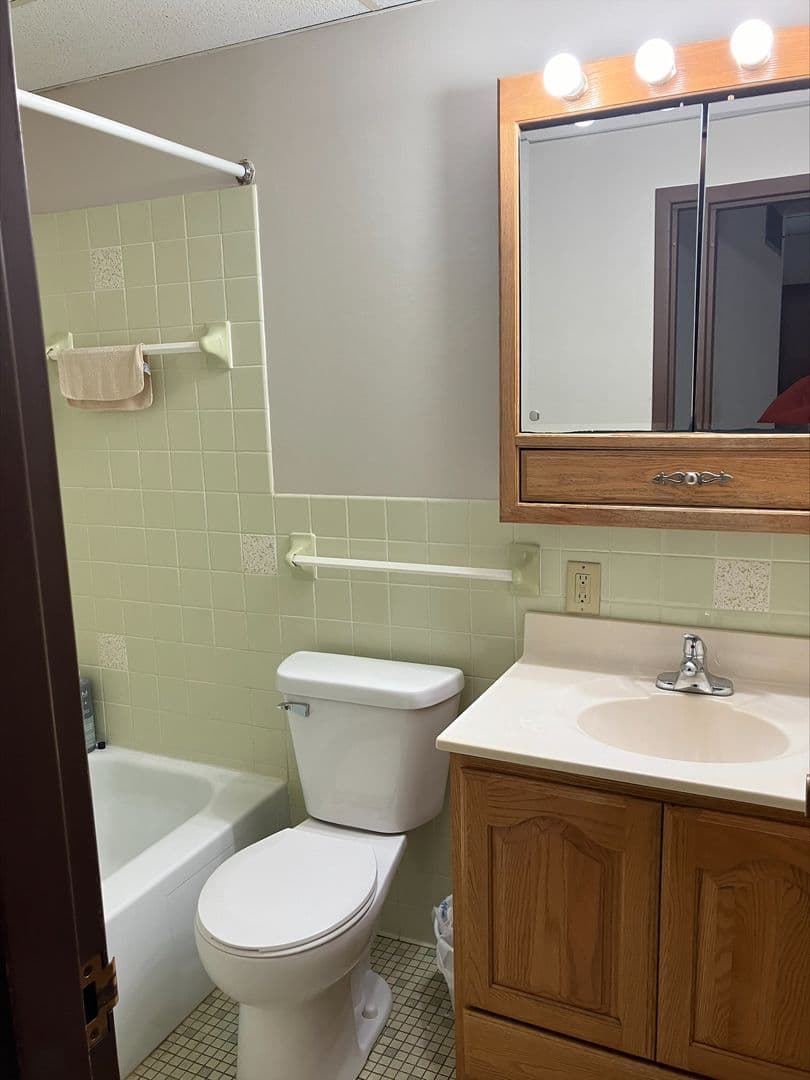 Rochester Apartment: 620 2nd St. SW